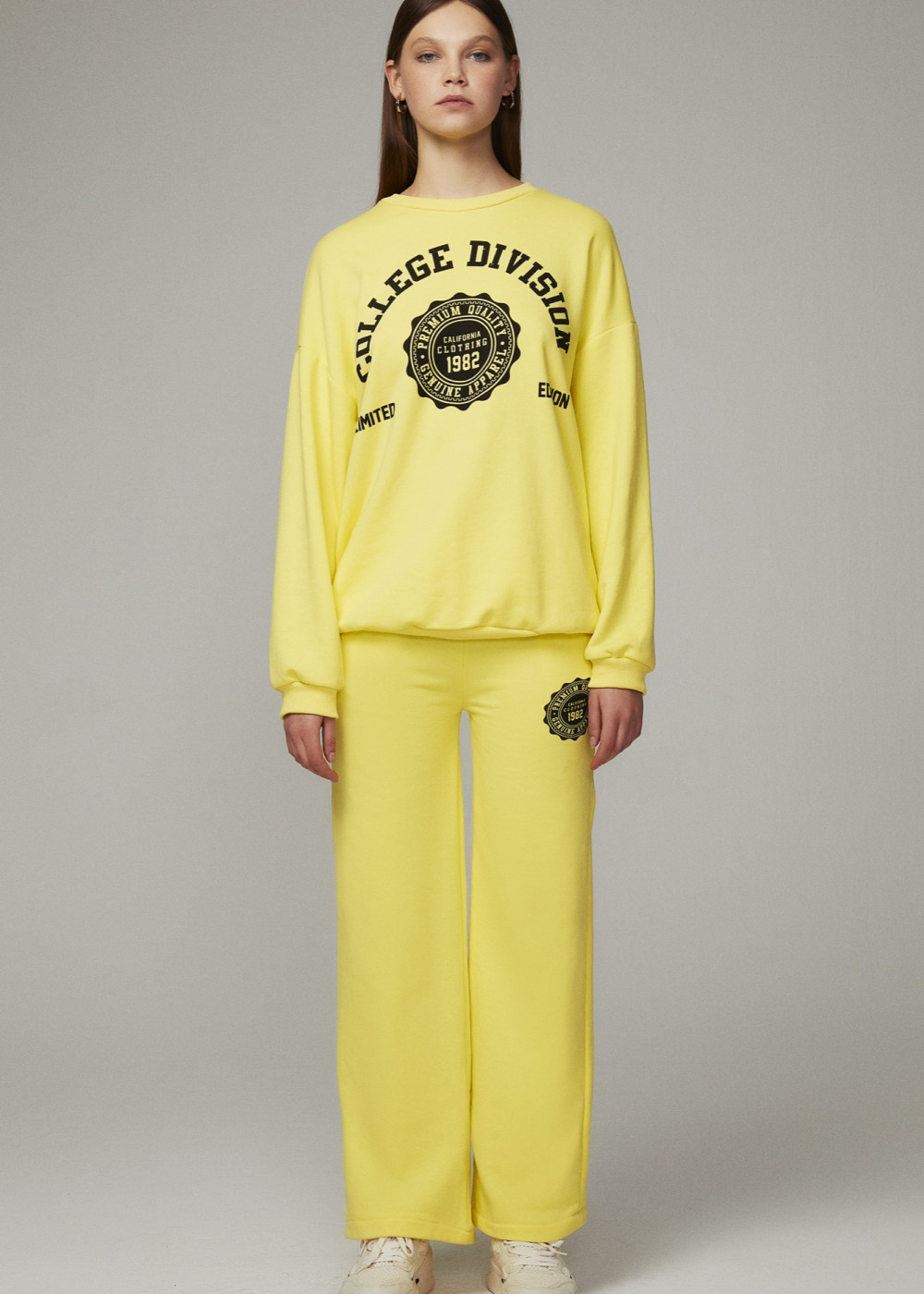 Oversize Printed Sweatshirt and Wide Leg Tracksuit Oversize Printed Sweatshirt and Wide Leg Tracksuit