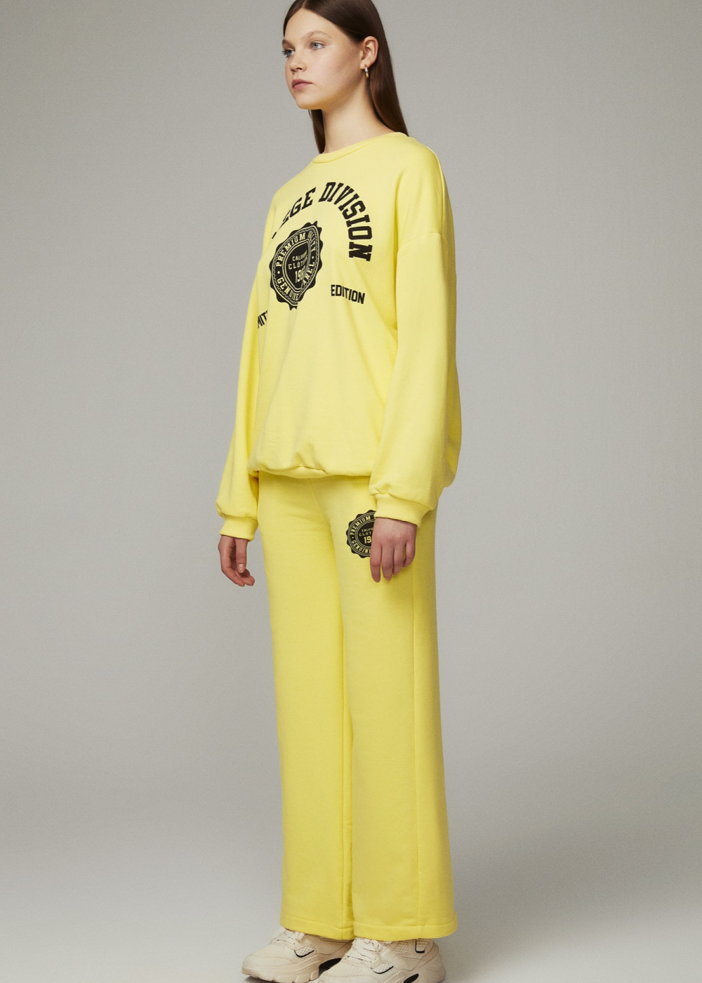 Oversize Printed Sweatshirt and Wide Leg Tracksuit Oversize Printed Sweatshirt and Wide Leg Tracksuit